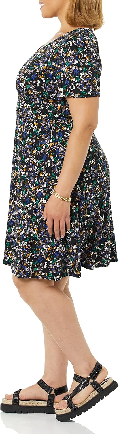 Amazon Essentials Women's Short-Sleeve V-Neck Fit and Flare Floral Jersey Dress - Image 4